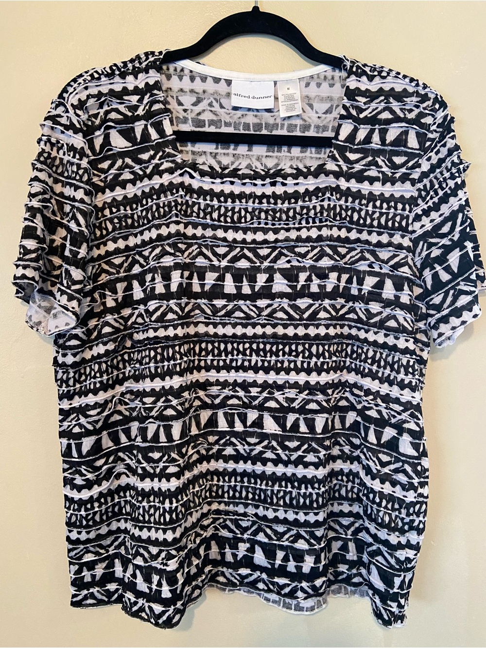 Alfred Dunner Black & White Geometric Ruffle Textured Top